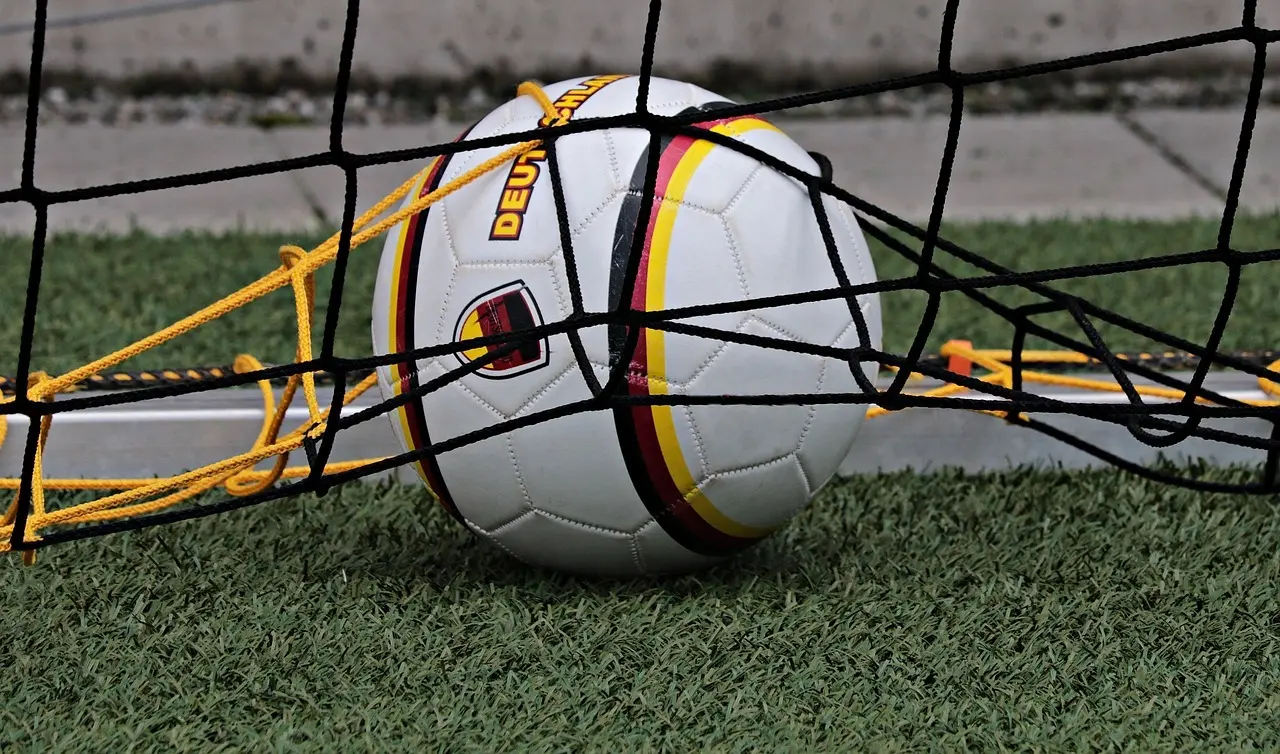 Målorgier, sene afgørelser og et 4-4-brag: J1 League 2025 – runde 32