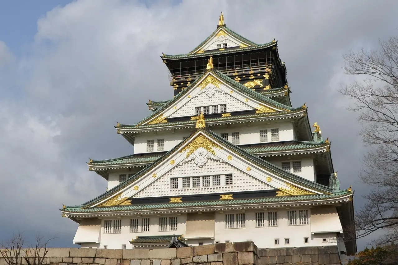 Hvordan er vejret i Osaka i april?