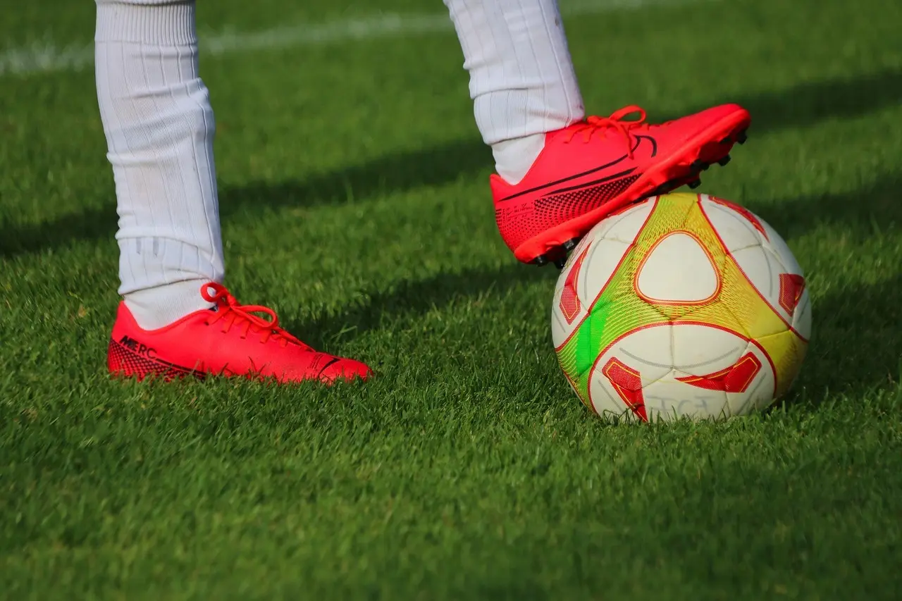 J2 League runde 26: Skarpe afslutninger, sene afgørelser og solide udepræstationer