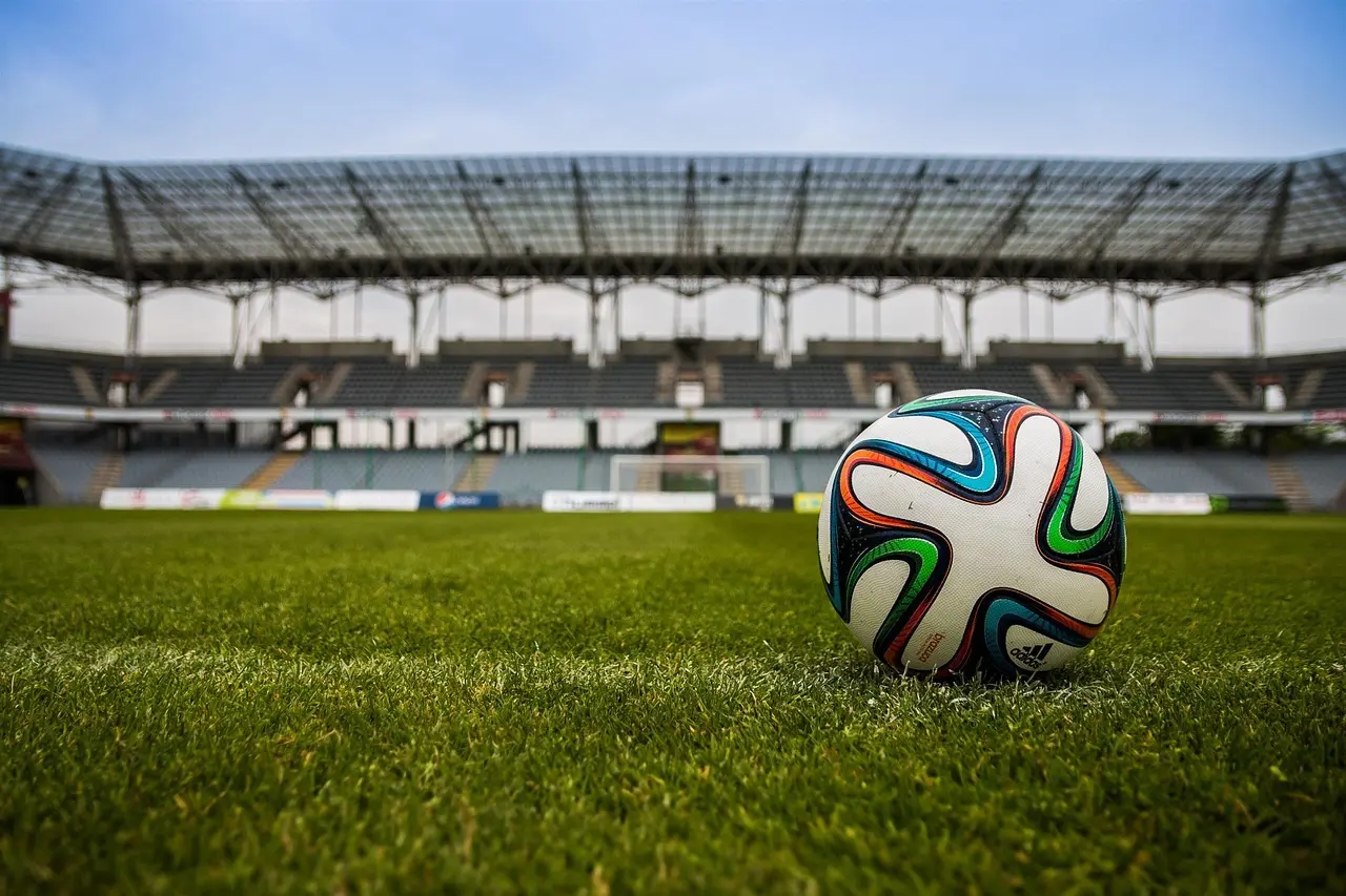 J2 League 2025 – Runde 12: sene udligninger, to selvmål og en firemåls første halvleg sætter sit præg