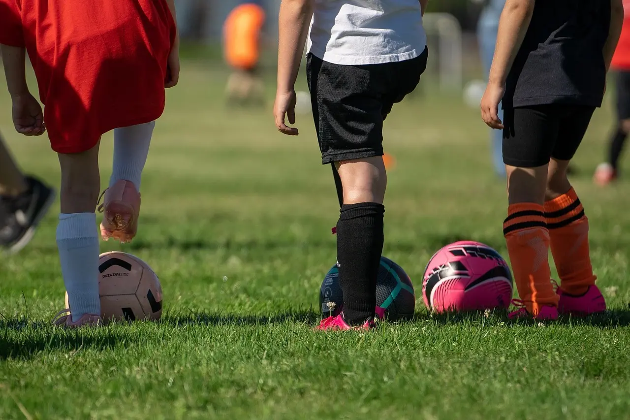Sent afgjorte opgør og et seksmålsbrag: J3 League 2025 – Runde 24 i fokus