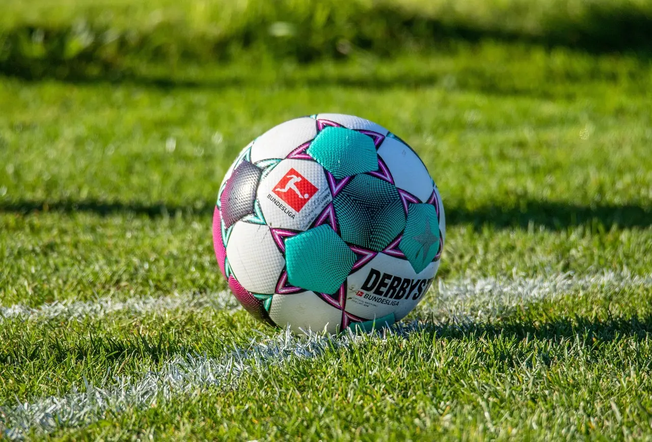 J2 League runde 17: Sene beslutninger, rødt drama og et firmålssus i Tendo