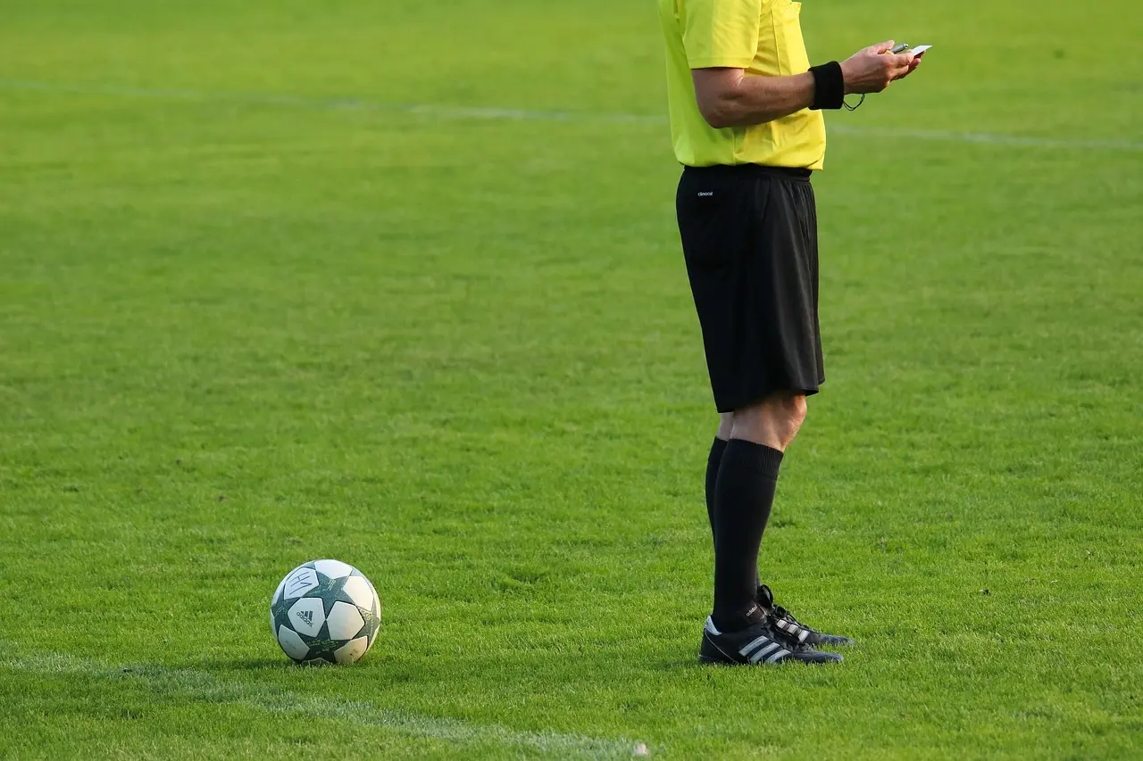 VAR-drama, sene afgørelser og derby-nerver: Hele J1 League runde 23 samlet på japanskfodbold.dk