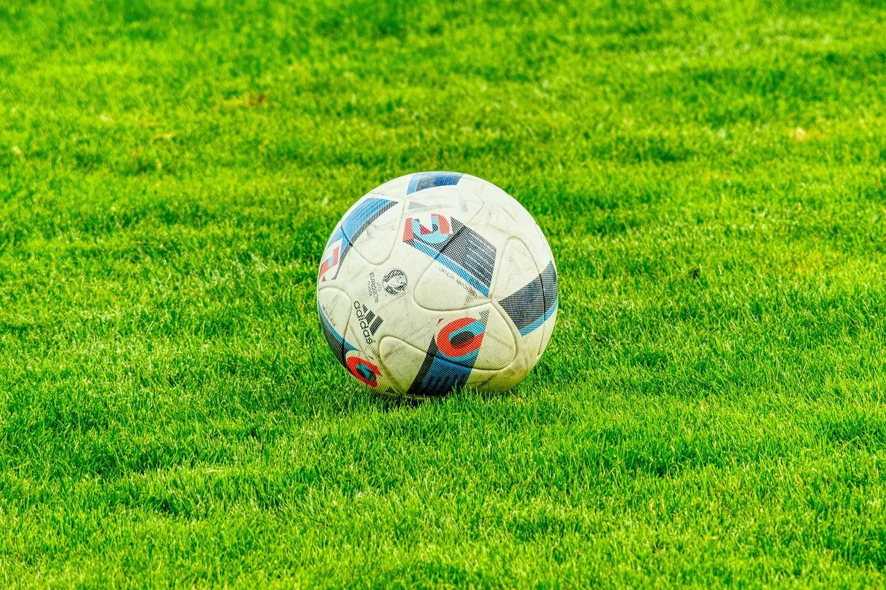 VAR-drama, sene afgørelser og smalle sejre: J1 League runde 16 samlet på japanskfodbold.dk