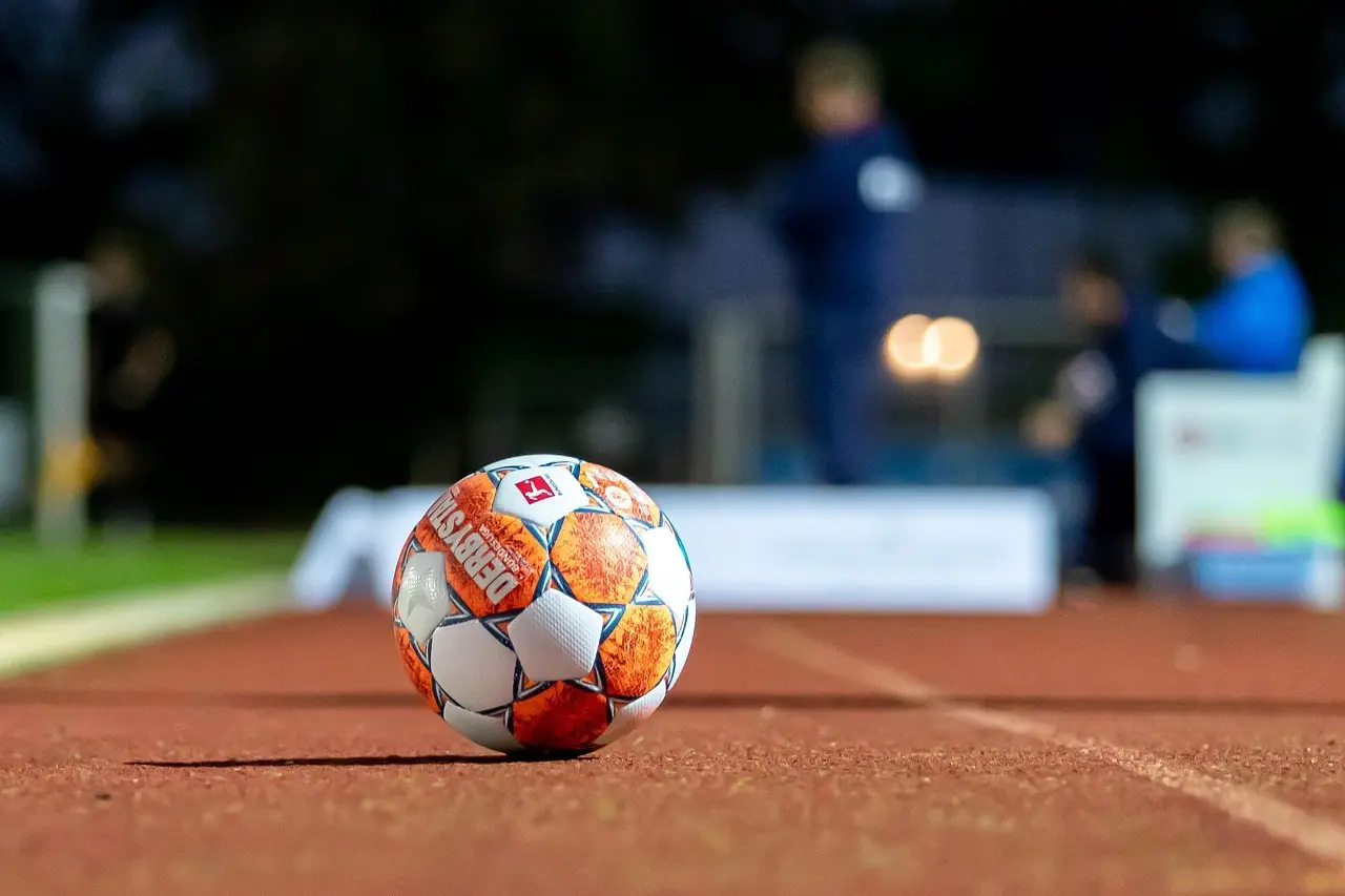 J1 League, runde 35: Sene afgørelser, straffespark og stærke clean sheets i en tætspillet weekend