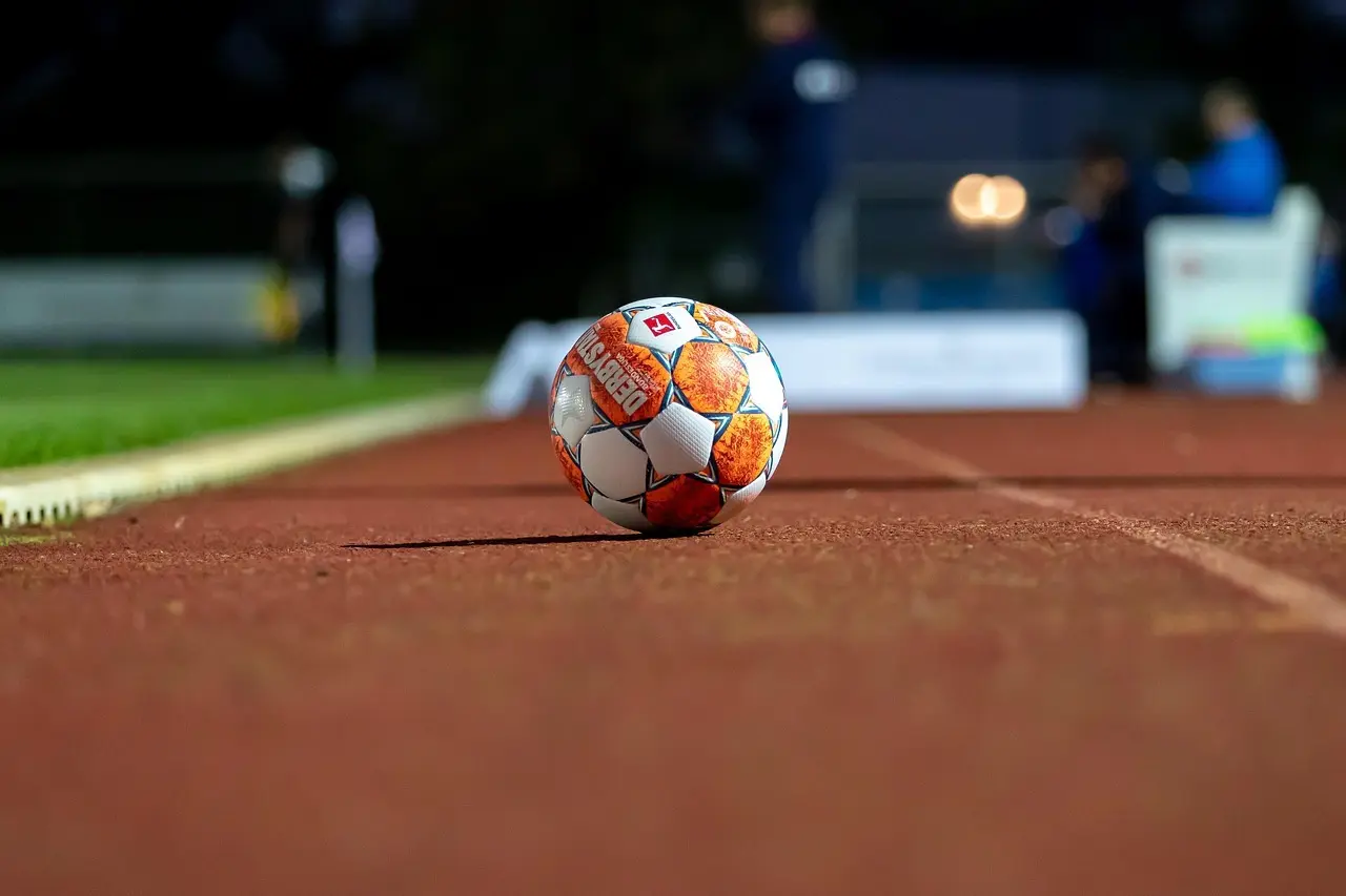 J2 League 2025 – Runde 19: sene afgørelser, målrige dramaer og en markant storsejr