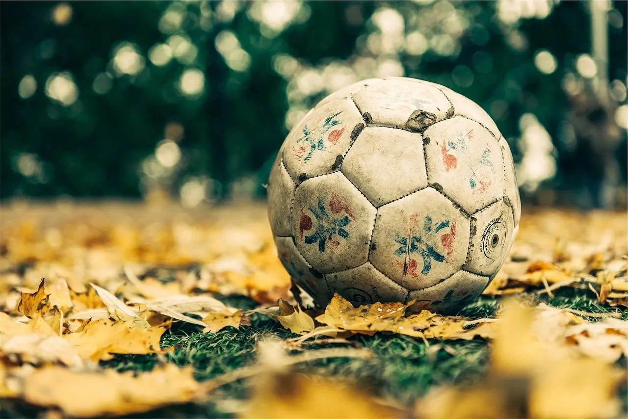 J2 League 2025 – Runde 30: sene udligninger, straffespark og målrige øjeblikke på tværs af Japan